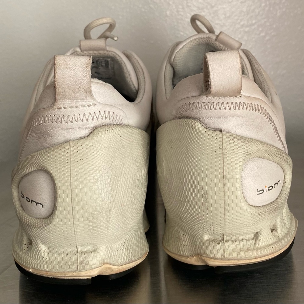ECCO .. WOMENS WHITE ATHLETIC SHOES - Picture 3 of 12